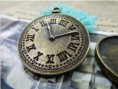 Colgante Reloj Bronce REF. CM0037  Medida 30 x 37 mm 0,70 Euros / Unidad